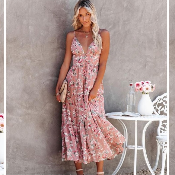 Cute flowy Vici dress - Picture 3 of 9